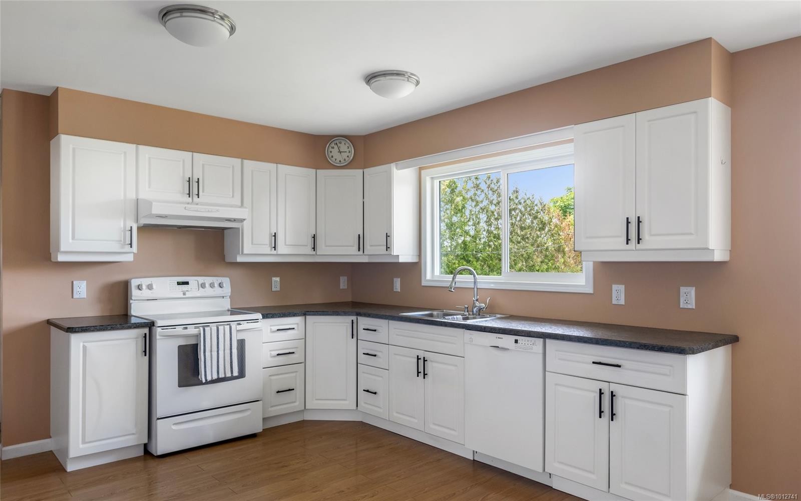 1512 Adelaide St, Crofton, BC