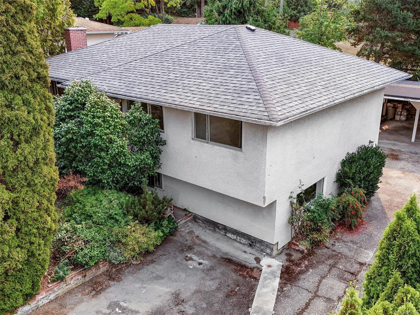 723 Genevieve Rd, Saanich, BC