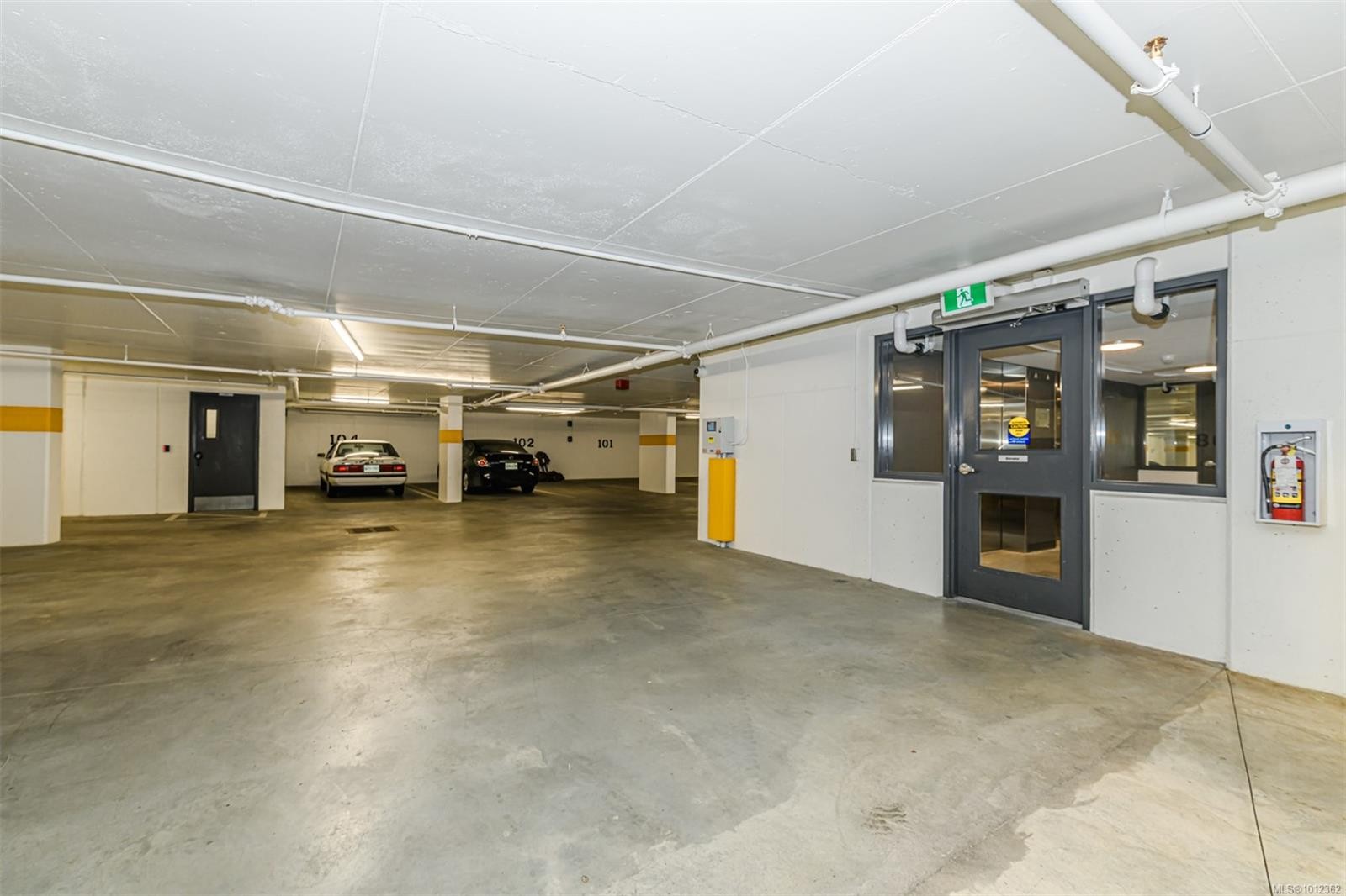 715-1628 Store St, Victoria, BC - Indoor Photo Showing Garage