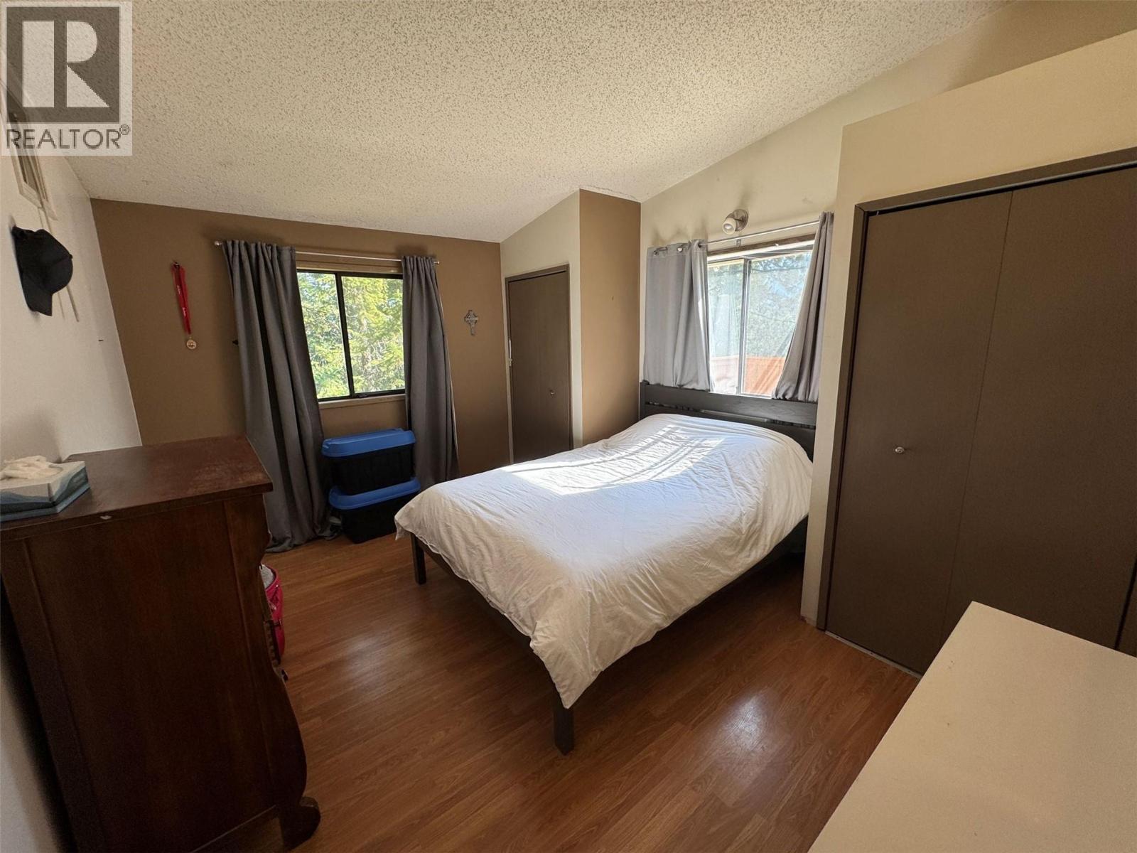 102 Chase Road, Christina Lake, BC - Indoor Photo Showing Bedroom