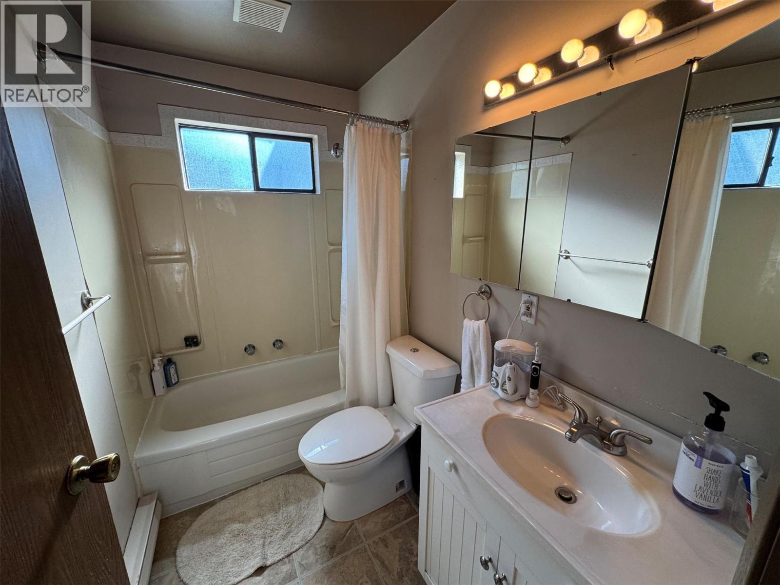102 Chase Road, Christina Lake, BC - Indoor Photo Showing Bathroom