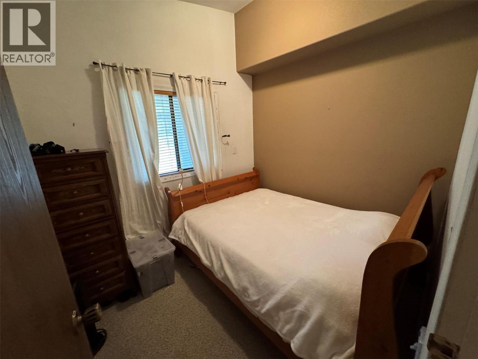 102 Chase Road, Christina Lake, BC - Indoor Photo Showing Bedroom