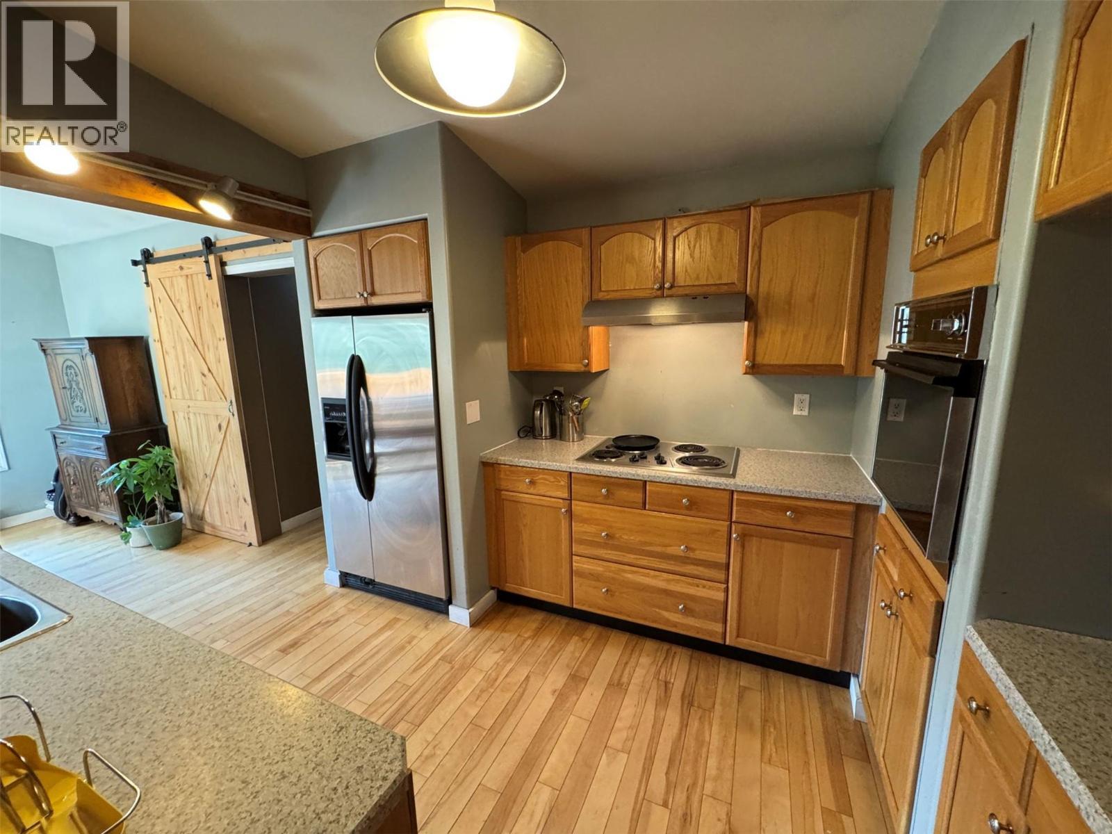 102 Chase Road, Christina Lake, BC - Indoor Photo Showing Kitchen