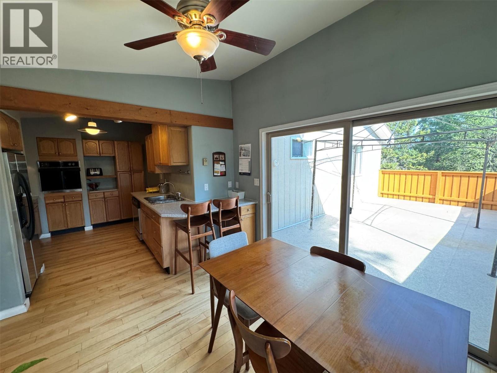 102 Chase Road, Christina Lake, BC - Indoor Photo Showing Dining Room