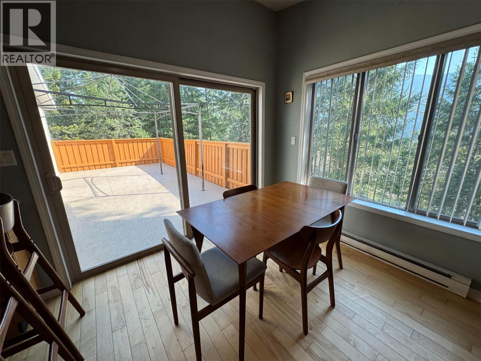102 Chase Road, Christina Lake, BC - Indoor Photo Showing Dining Room
