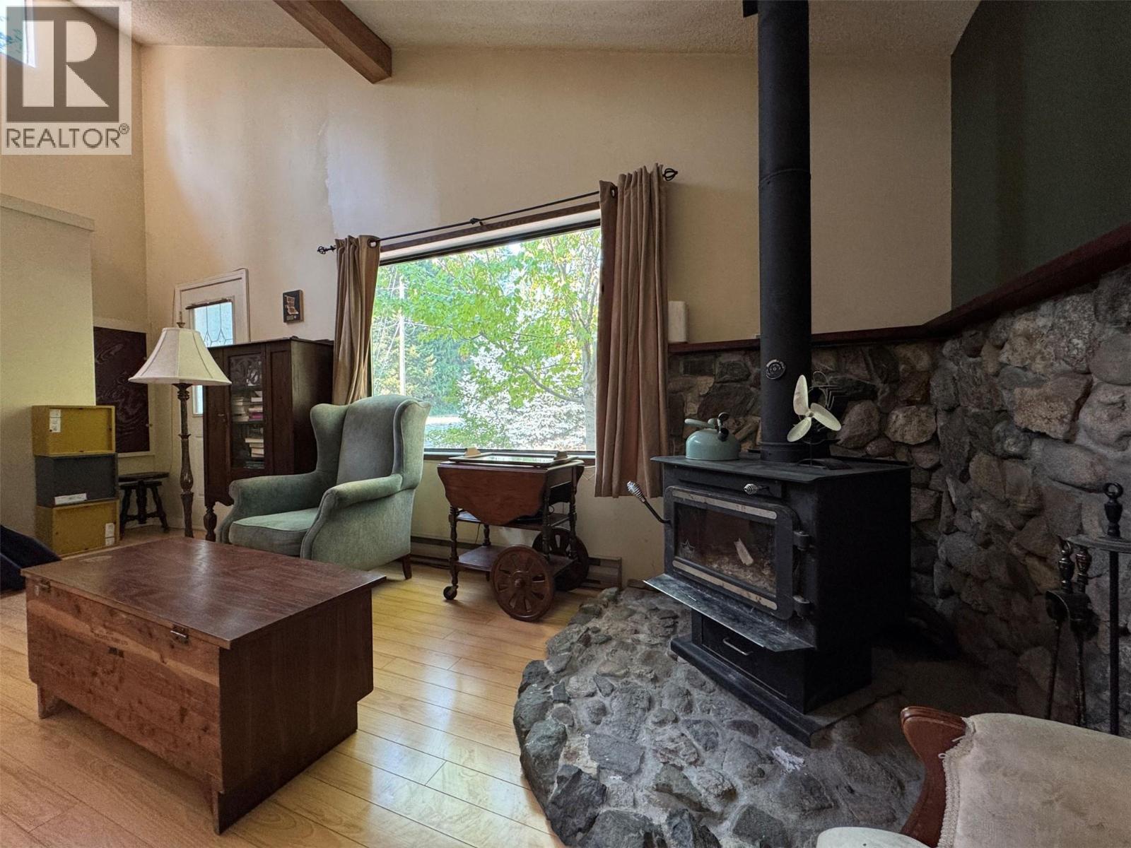 102 Chase Road, Christina Lake, BC - Indoor With Fireplace