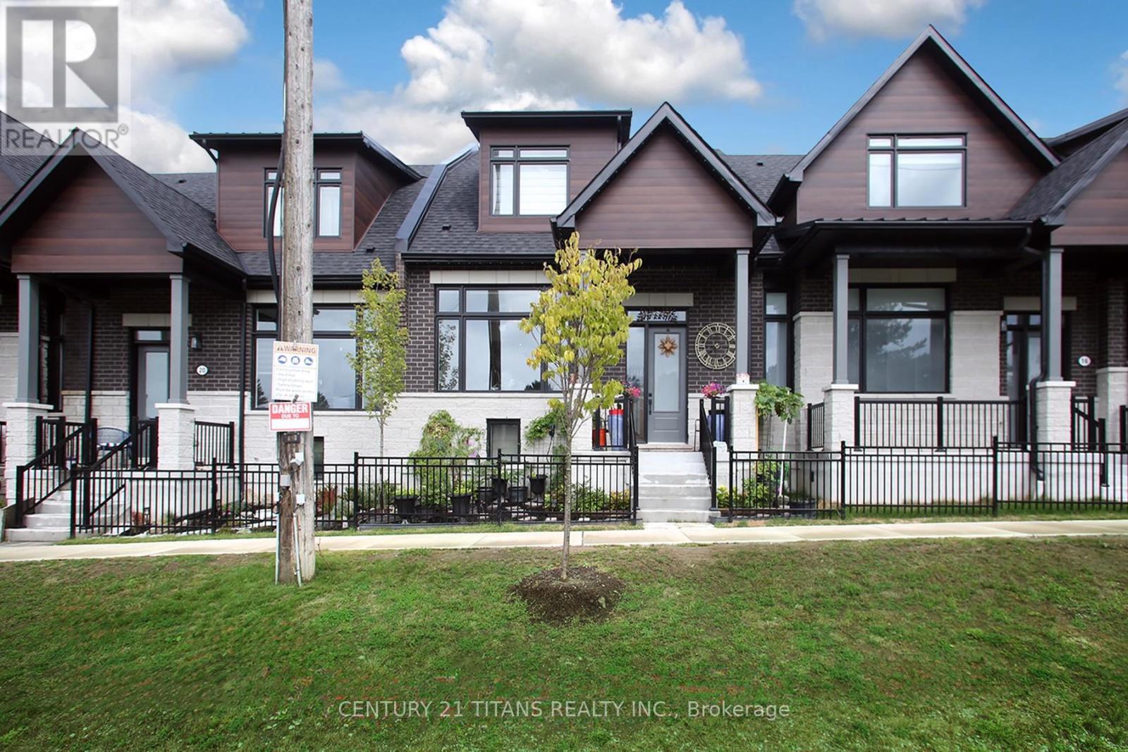 18 Vern Robertson Gate, Uxbridge, ON - Outdoor With Facade