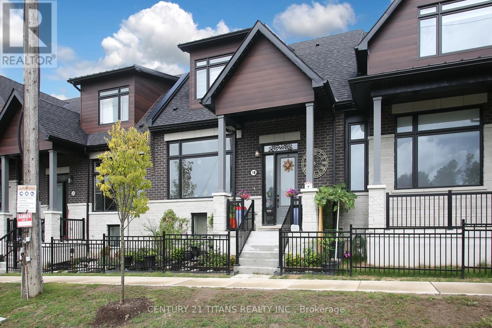 18 Vern Robertson Gate, Uxbridge, ON - Outdoor With Facade