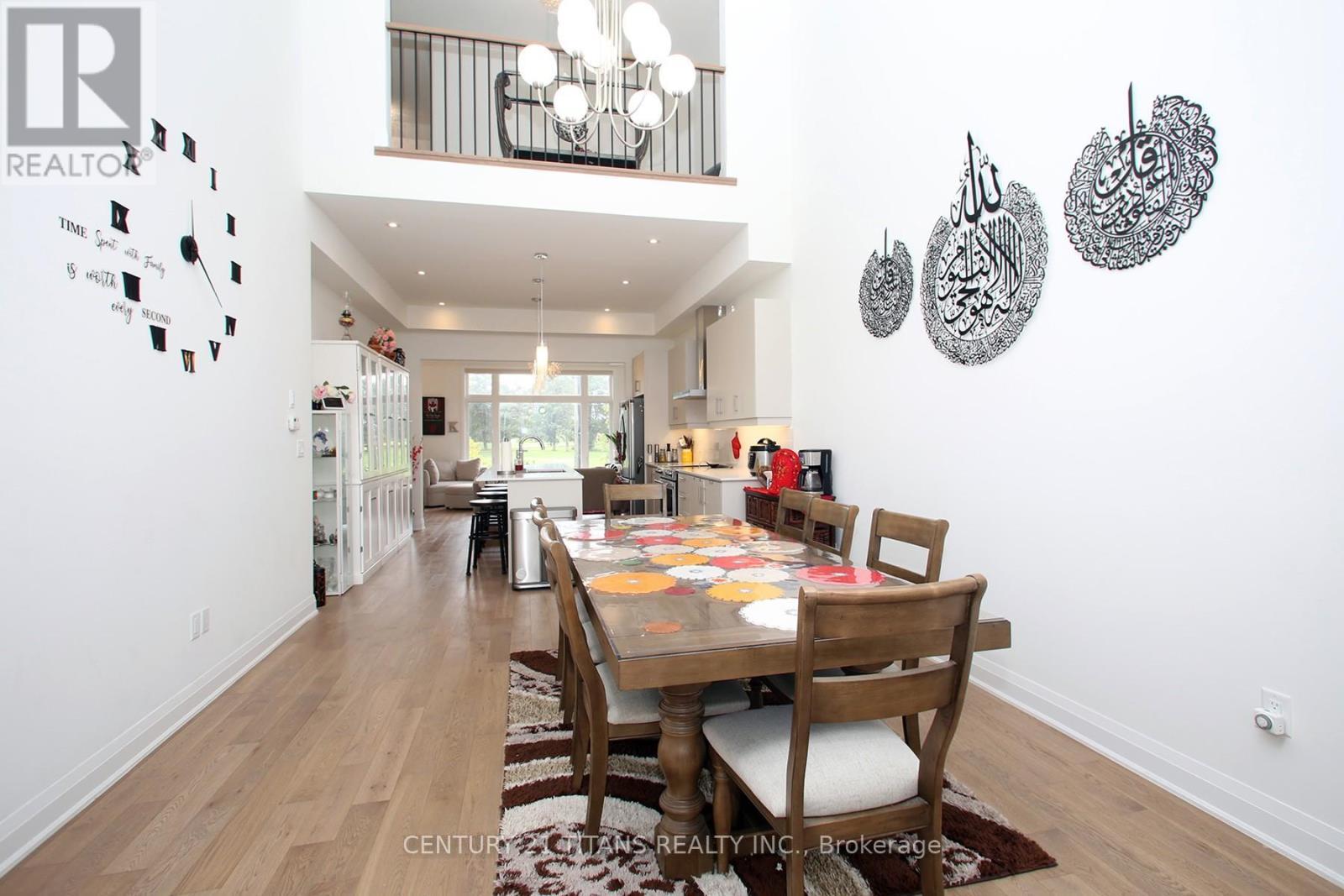 18 Vern Robertson Gate, Uxbridge, ON - Indoor Photo Showing Dining Room