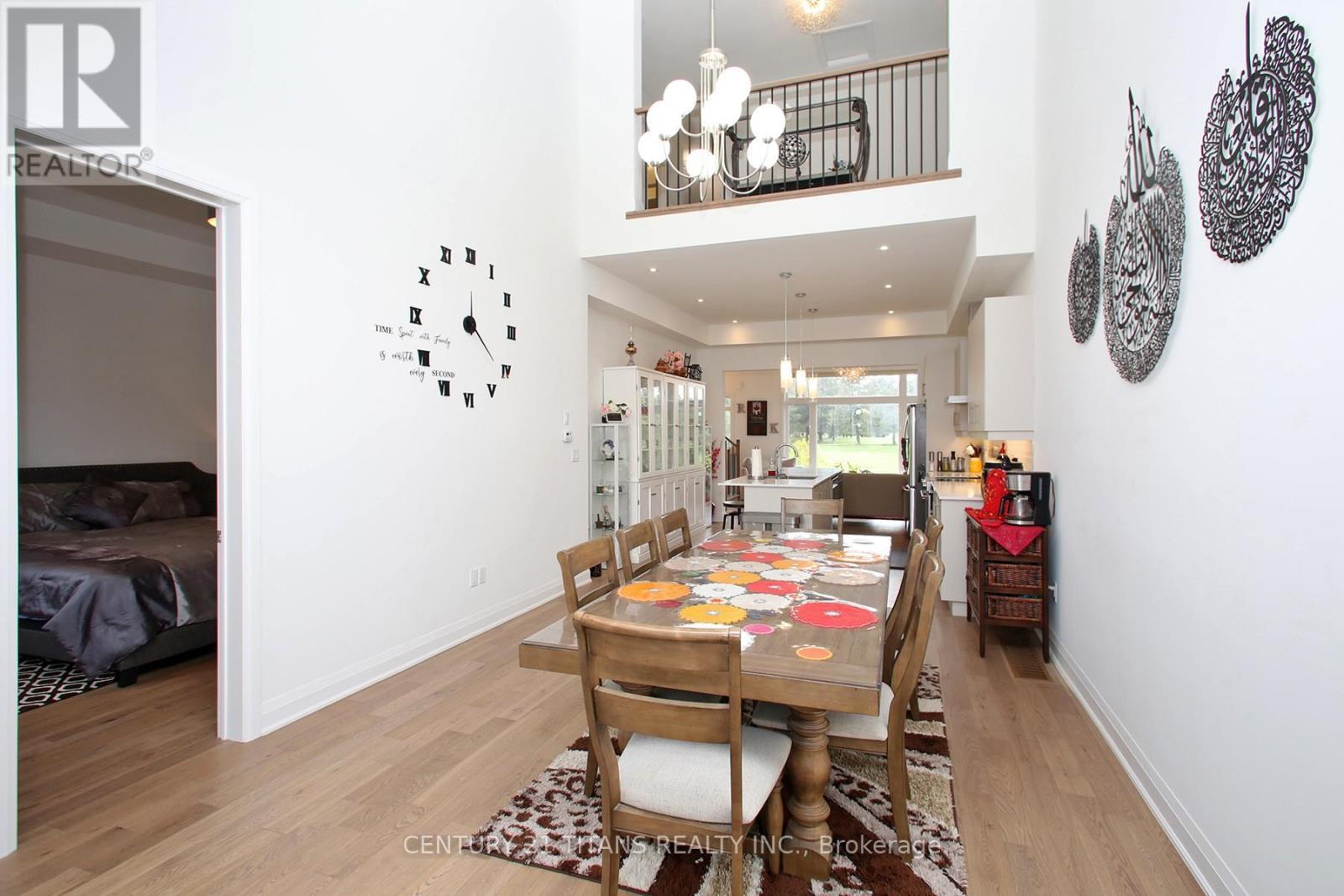 18 Vern Robertson Gate, Uxbridge, ON - Indoor Photo Showing Dining Room