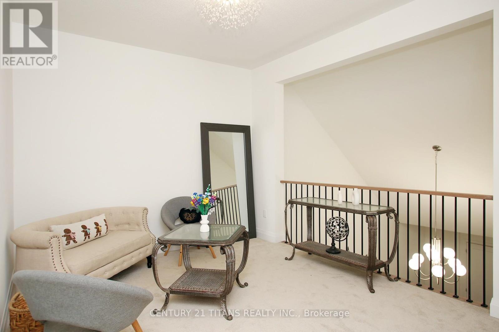 18 Vern Robertson Gate, Uxbridge, ON - Indoor Photo Showing Other Room