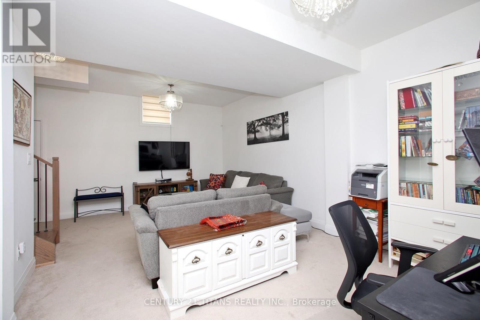 18 Vern Robertson Gate, Uxbridge, ON - Indoor