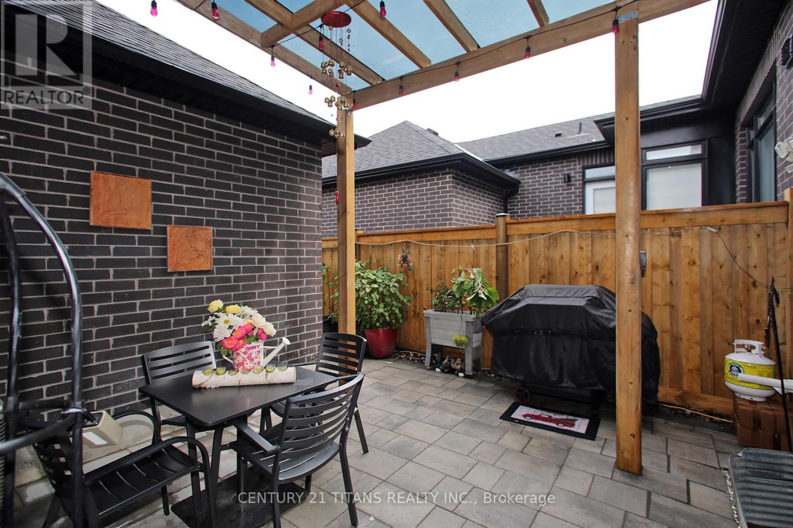 18 Vern Robertson Gate, Uxbridge, ON - Outdoor With Deck Patio Veranda With Exterior