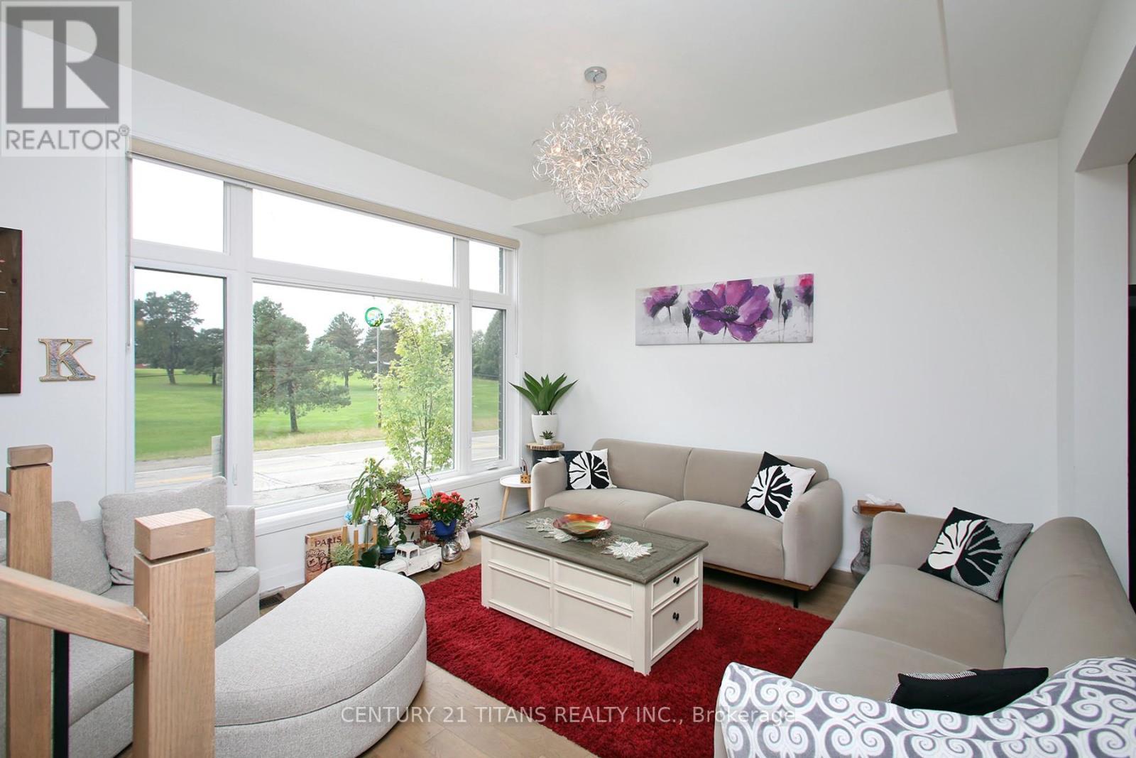 18 Vern Robertson Gate, Uxbridge, ON - Indoor Photo Showing Living Room