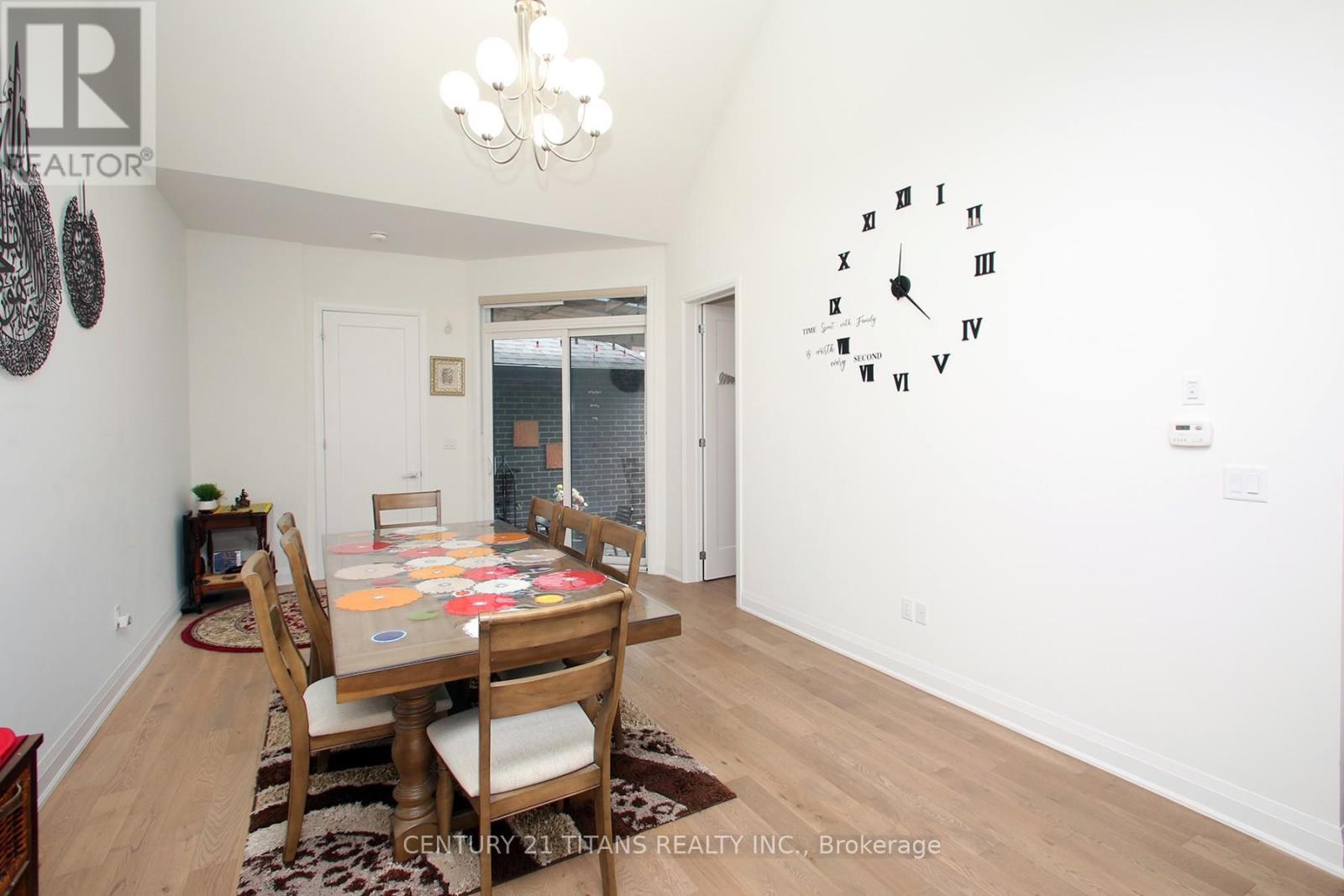 18 Vern Robertson Gate, Uxbridge, ON - Indoor Photo Showing Dining Room
