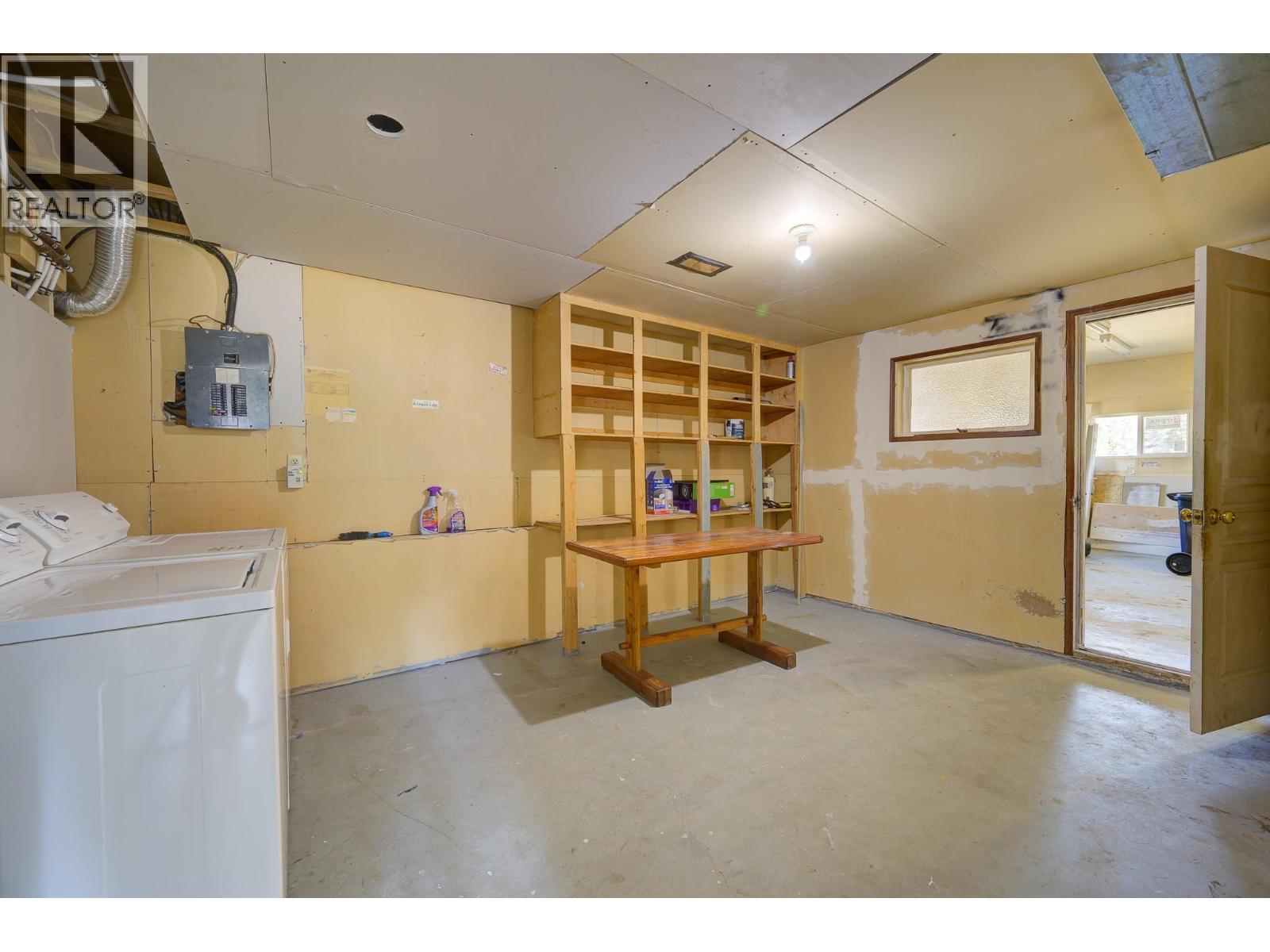 397 Basalt Drive, Logan Lake, BC - Indoor Photo Showing Laundry Room