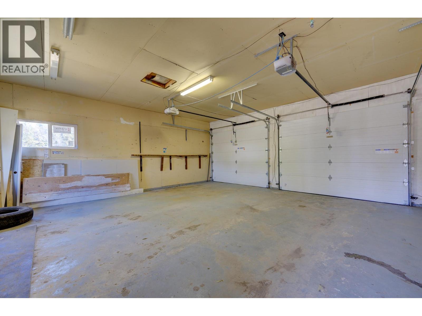 397 Basalt Drive, Logan Lake, BC - Indoor Photo Showing Garage