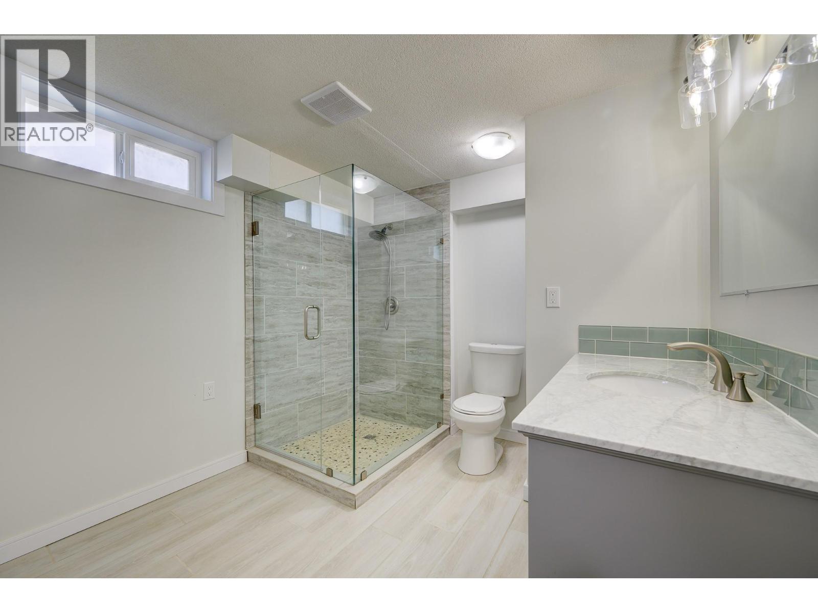 397 Basalt Drive, Logan Lake, BC - Indoor Photo Showing Bathroom
