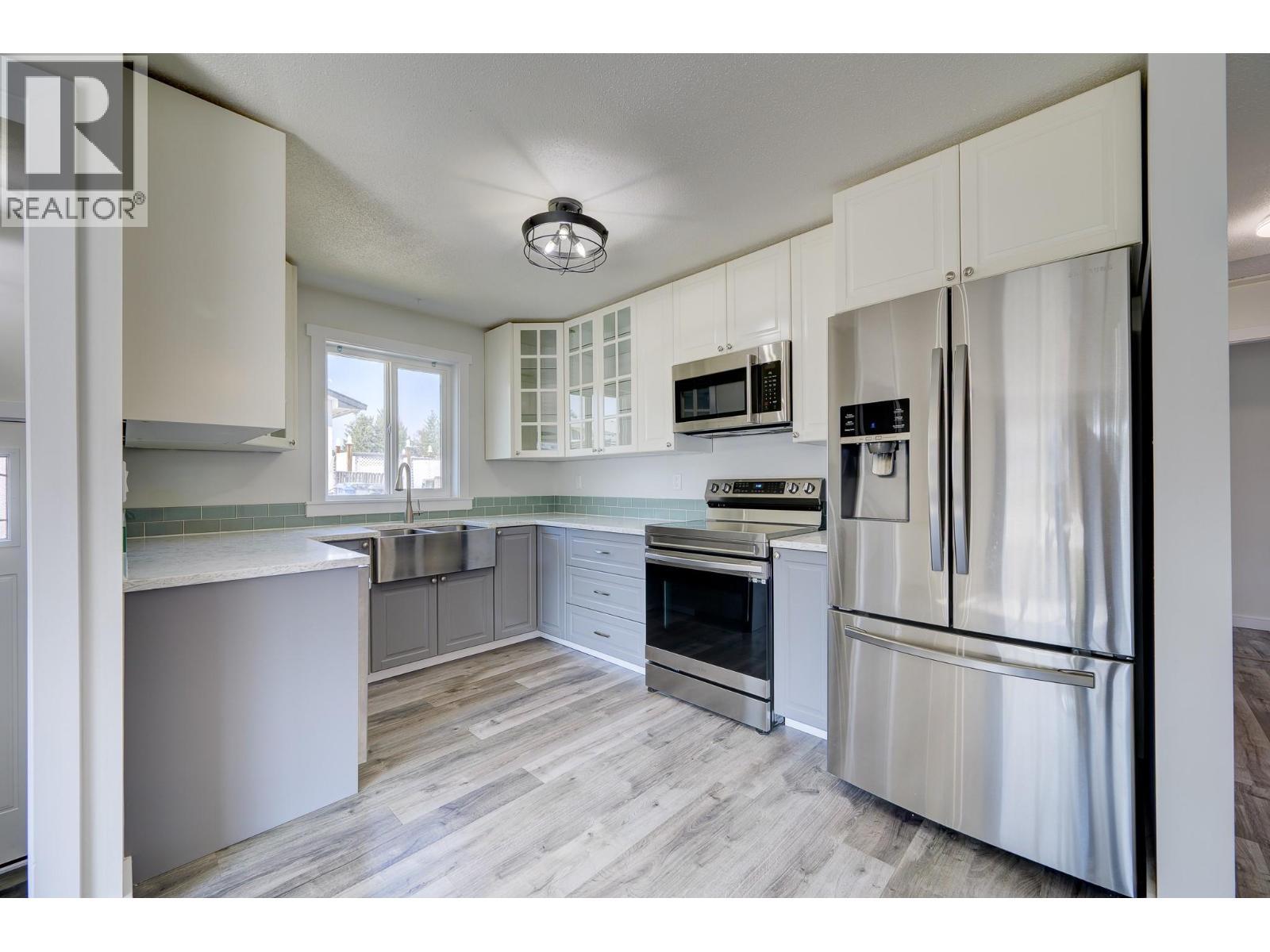 397 Basalt Drive, Logan Lake, BC - Indoor Photo Showing Kitchen