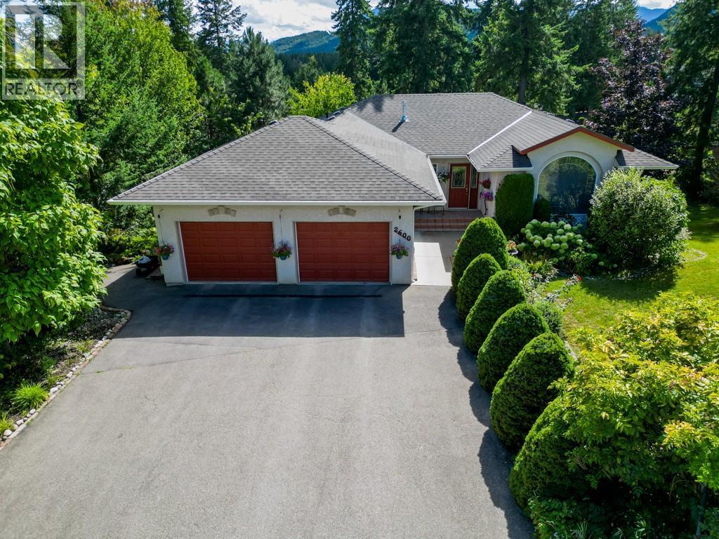 2600 Fairway Place, Blind Bay, BC - Outdoor