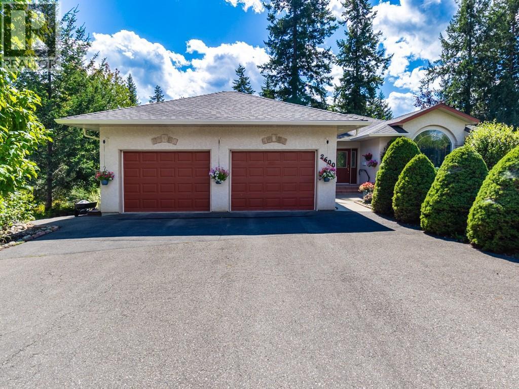 2600 Fairway Place, Blind Bay, BC - Outdoor