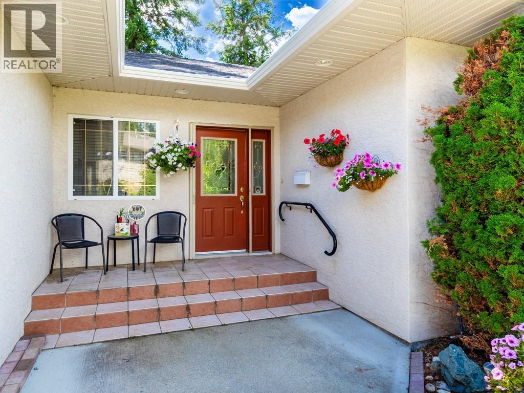 2600 Fairway Place, Blind Bay, BC - Outdoor With Exterior