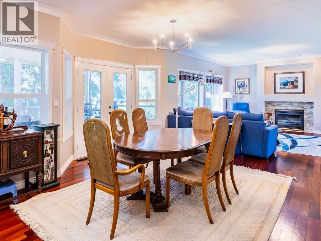 2600 Fairway Place, Blind Bay, BC - Indoor Photo Showing Dining Room With Fireplace