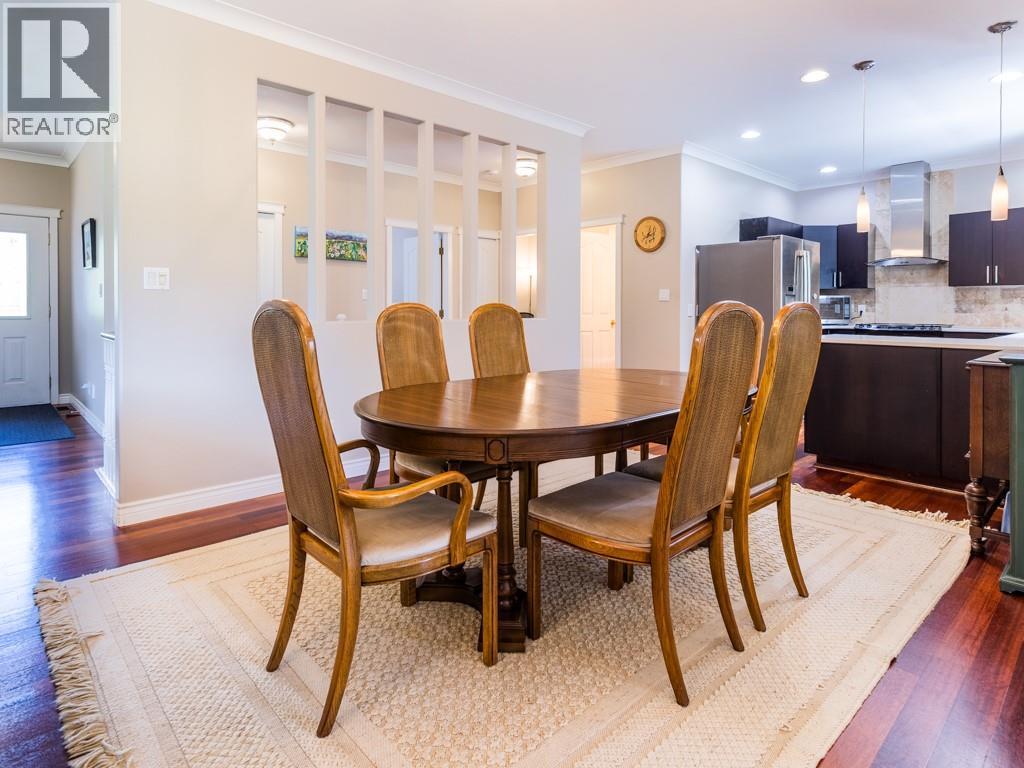 2600 Fairway Place, Blind Bay, BC - Indoor Photo Showing Dining Room