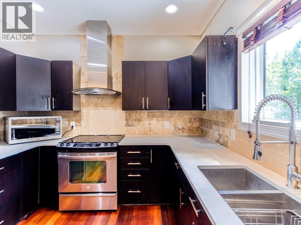 2600 Fairway Place, Blind Bay, BC - Indoor Photo Showing Kitchen With Double Sink