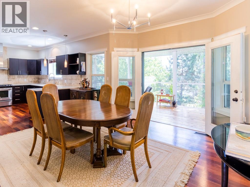 2600 Fairway Place, Blind Bay, BC - Indoor Photo Showing Dining Room