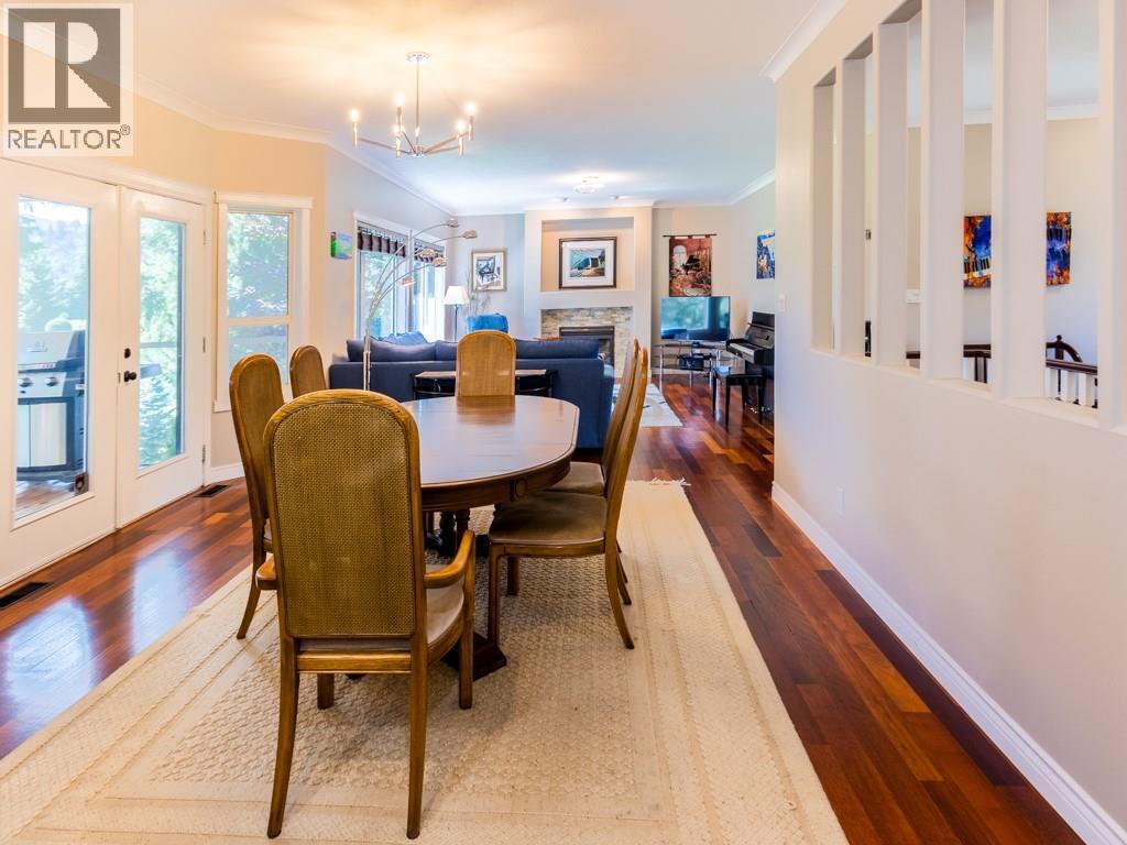 2600 Fairway Place, Blind Bay, BC - Indoor Photo Showing Dining Room