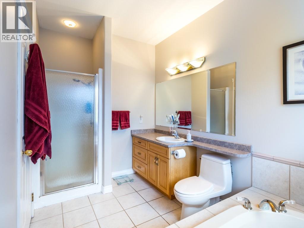 2600 Fairway Place, Blind Bay, BC - Indoor Photo Showing Bathroom
