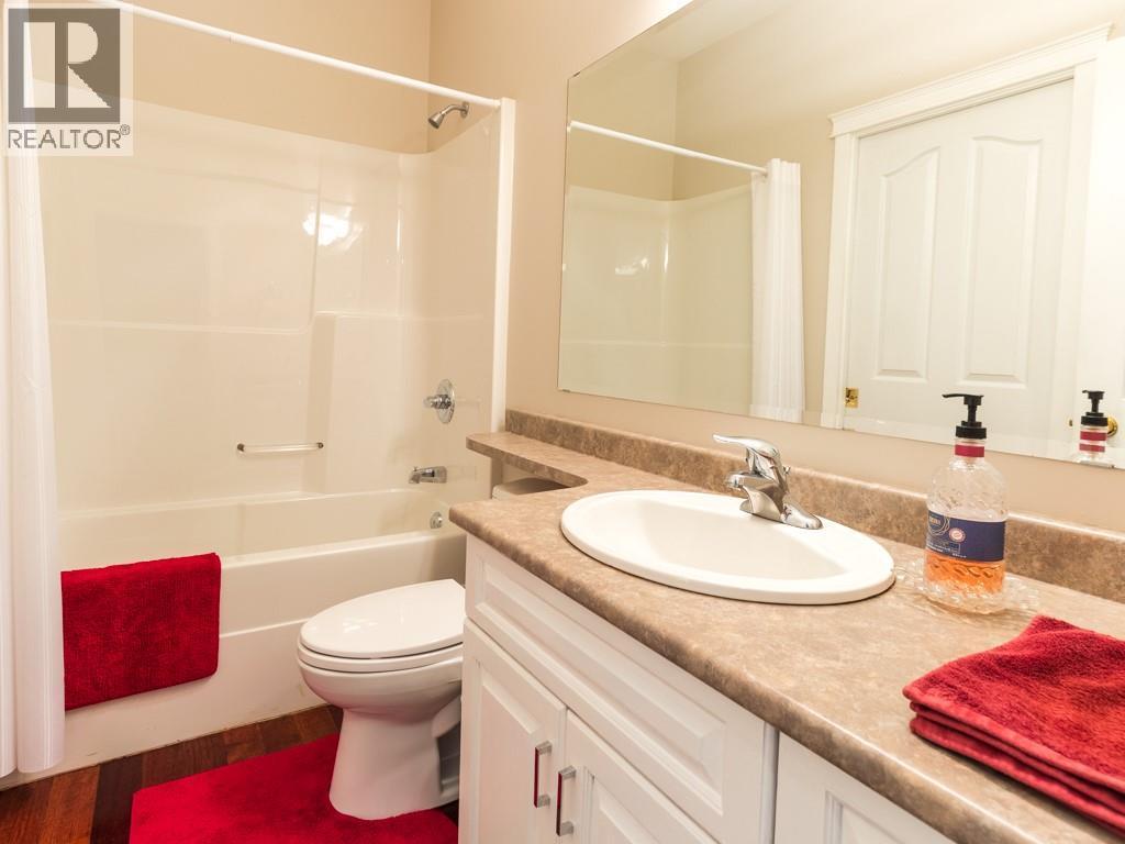 2600 Fairway Place, Blind Bay, BC - Indoor Photo Showing Bathroom