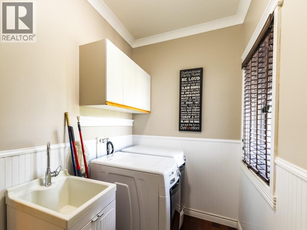 2600 Fairway Place, Blind Bay, BC - Indoor Photo Showing Laundry Room