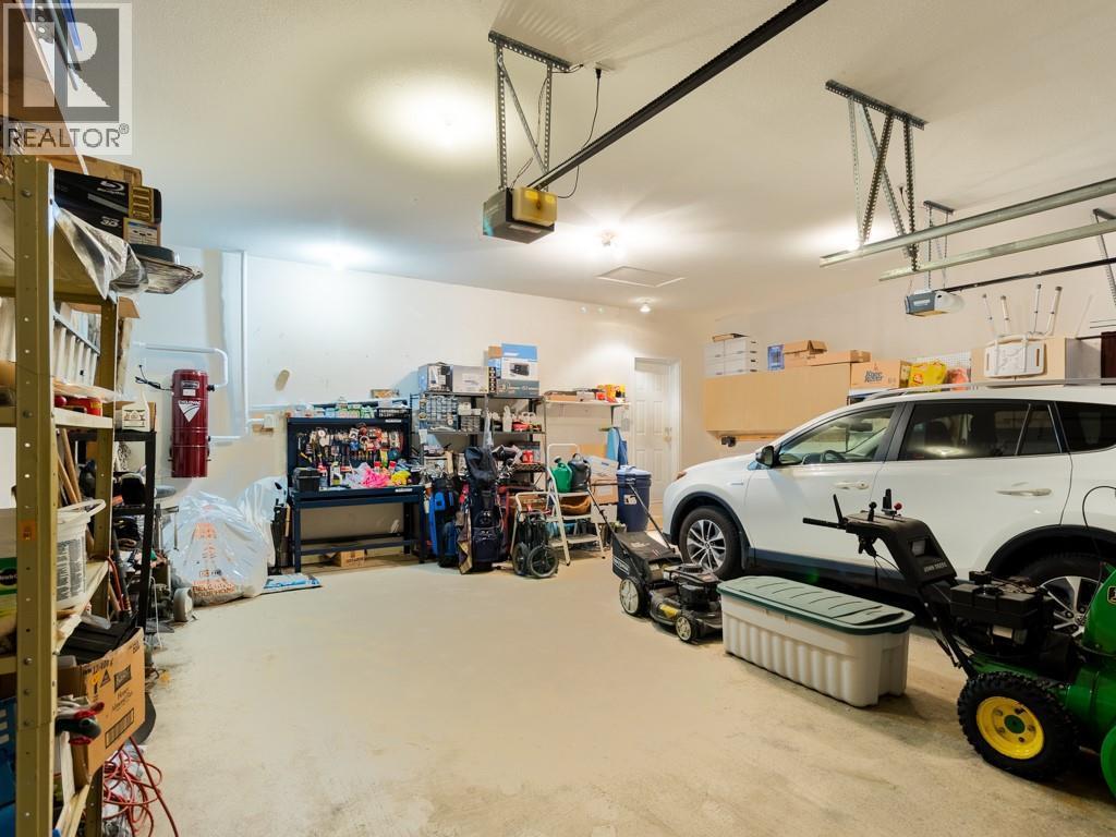2600 Fairway Place, Blind Bay, BC - Indoor Photo Showing Garage
