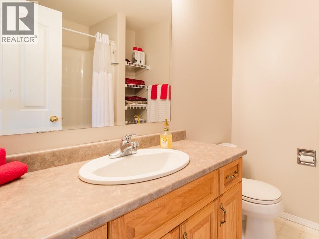 2600 Fairway Place, Blind Bay, BC - Indoor Photo Showing Bathroom