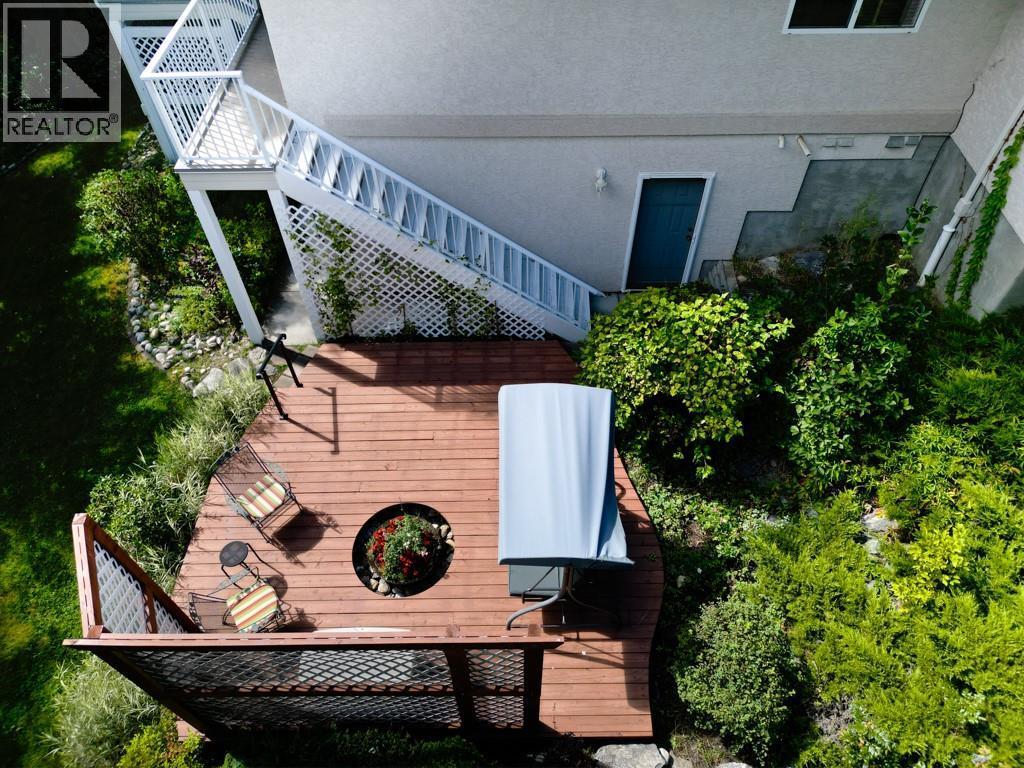 2600 Fairway Place, Blind Bay, BC - Outdoor With Exterior