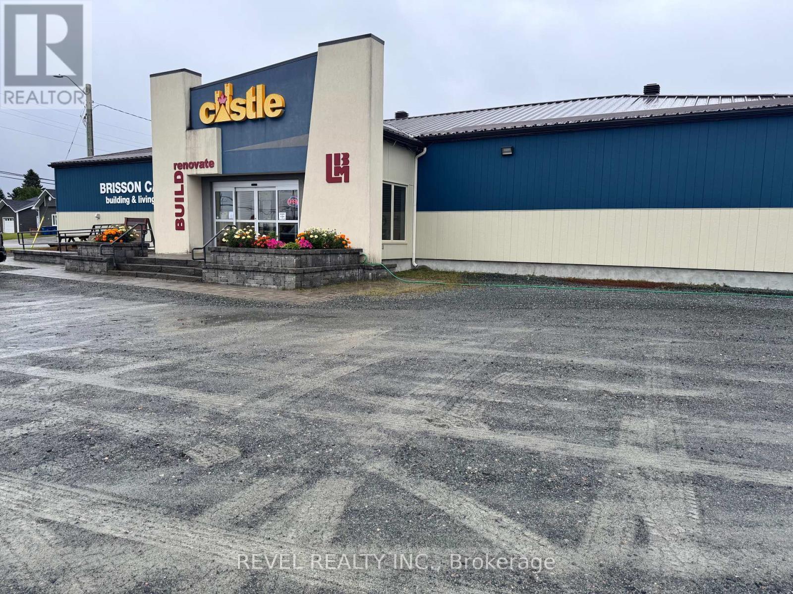 Entrance (facing parking lot) - 21 Fifth Street, Cochrane, ON