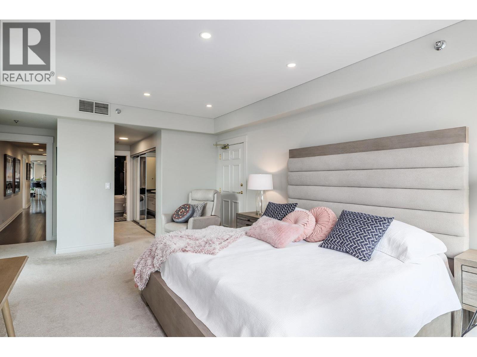1152 Sunset Drive Unit# 1601, Kelowna, BC - Indoor Photo Showing Bedroom
