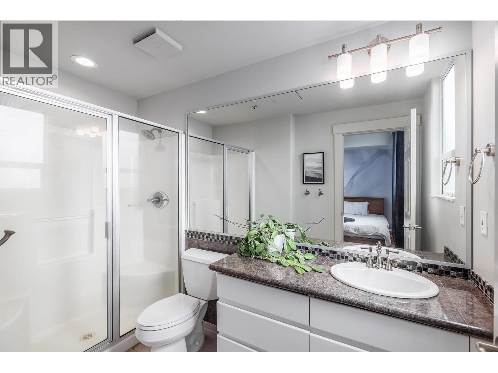 1152 Sunset Drive Unit# 1601, Kelowna, BC - Indoor Photo Showing Bathroom