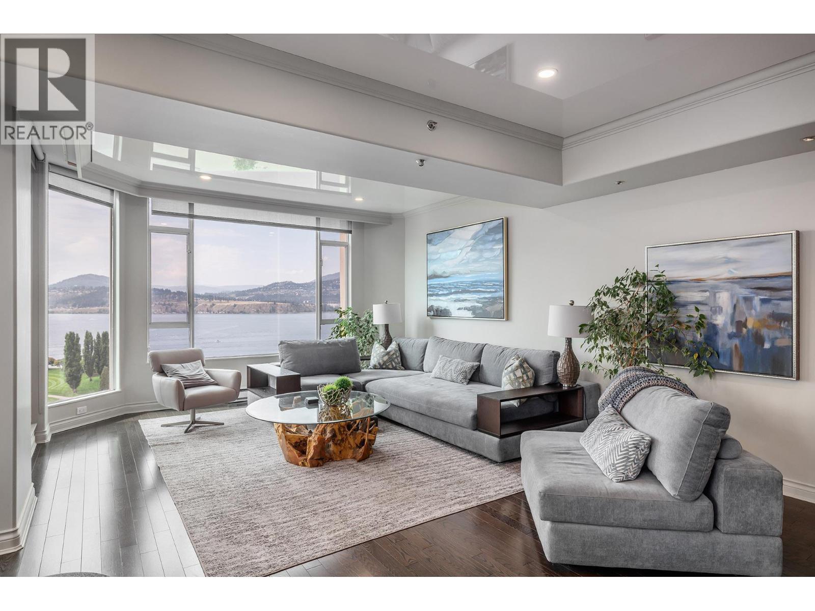 1152 Sunset Drive Unit# 1601, Kelowna, BC - Indoor Photo Showing Living Room