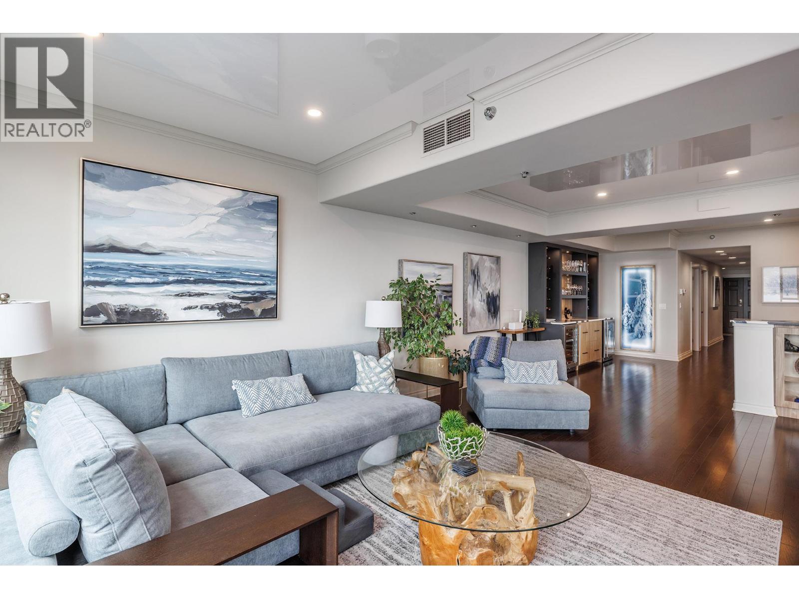 1152 Sunset Drive Unit# 1601, Kelowna, BC - Indoor Photo Showing Living Room