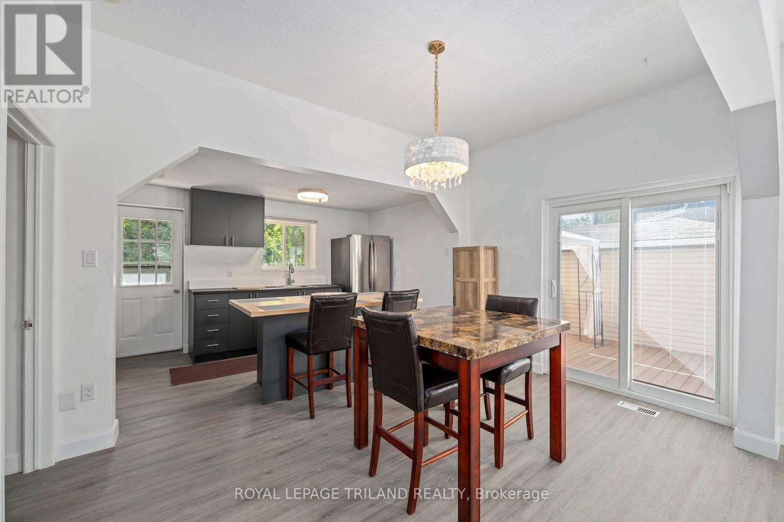403 Tower Heights Drive, Central Elgin (Port Stanley), ON - Indoor Photo Showing Dining Room
