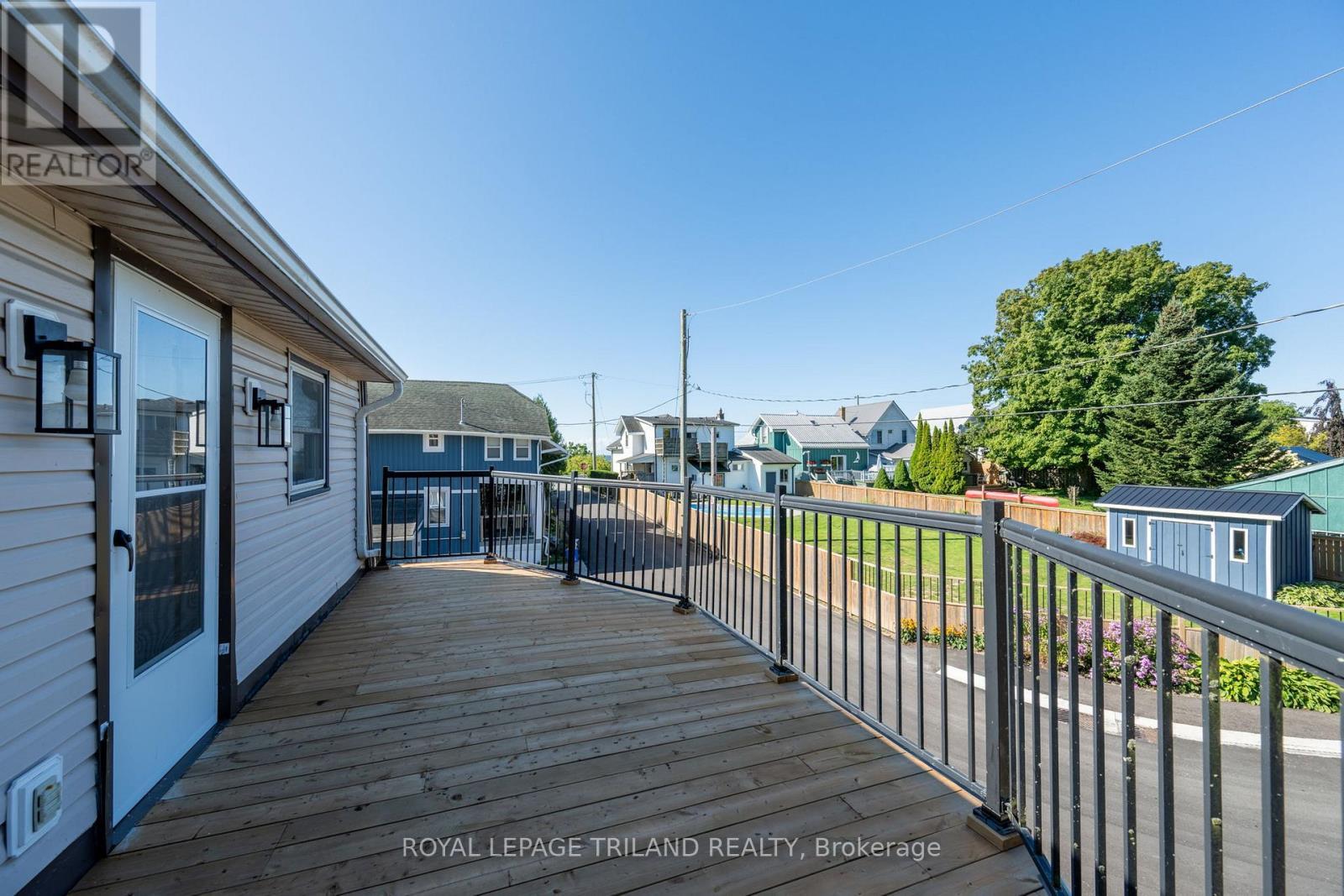 403 Tower Heights Drive, Central Elgin (Port Stanley), ON - Outdoor With Exterior