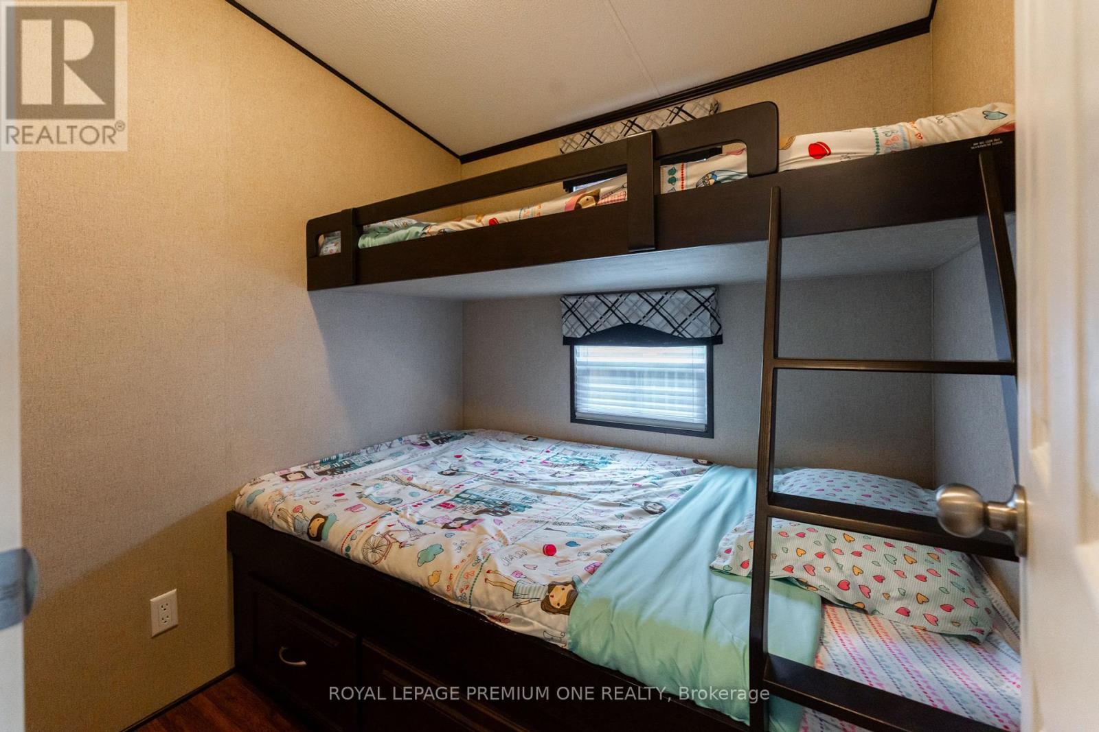 254 - 1501 Line 8 Road, Niagara-On-The-Lake, ON - Indoor Photo Showing Bedroom