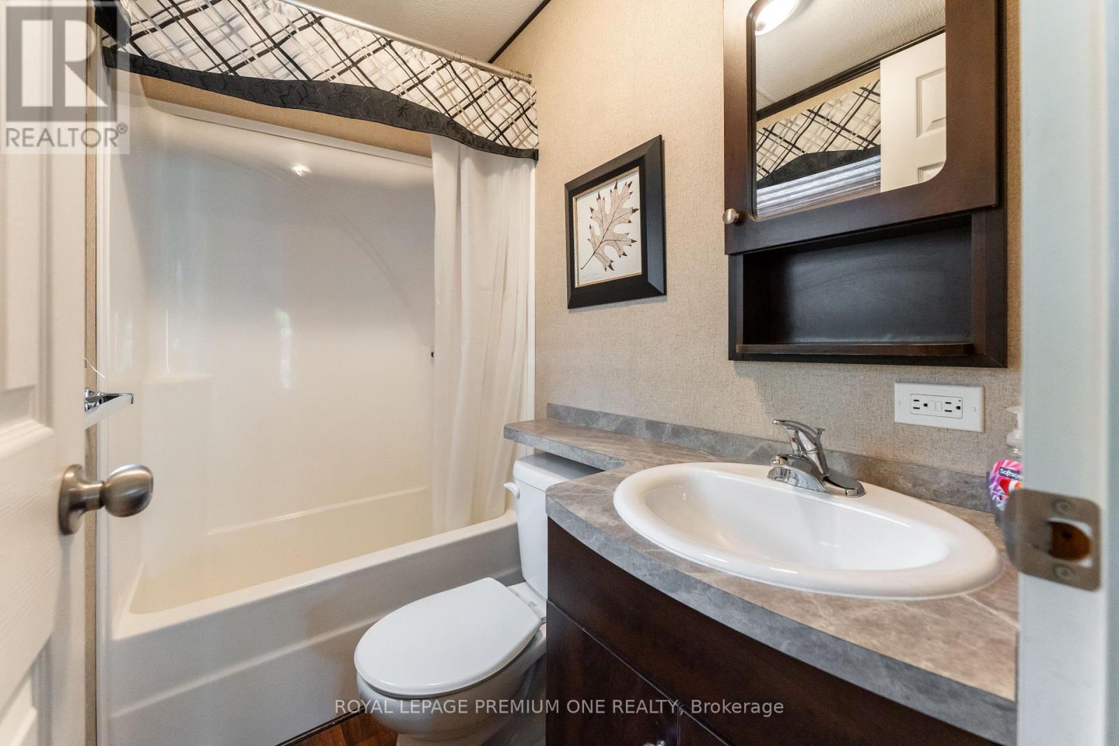 254 - 1501 Line 8 Road, Niagara-On-The-Lake, ON - Indoor Photo Showing Bathroom