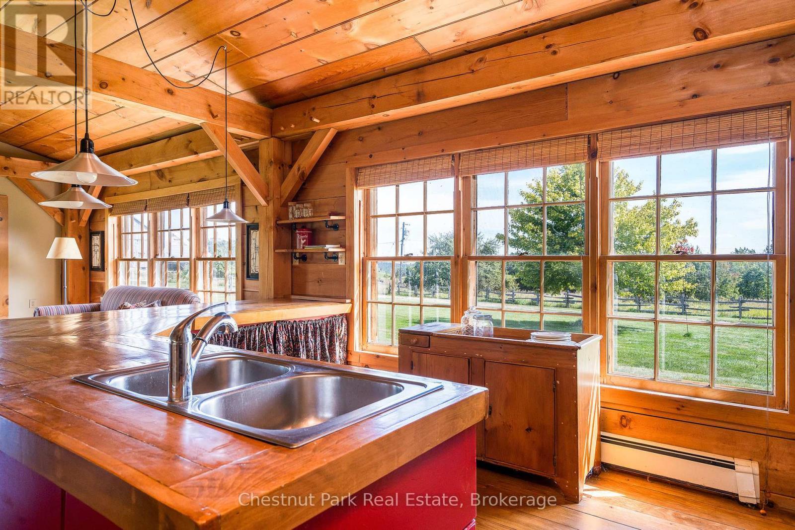 2826 Concession 8 S Nottawasaga, Clearview, ON - Indoor Photo Showing Kitchen With Double Sink