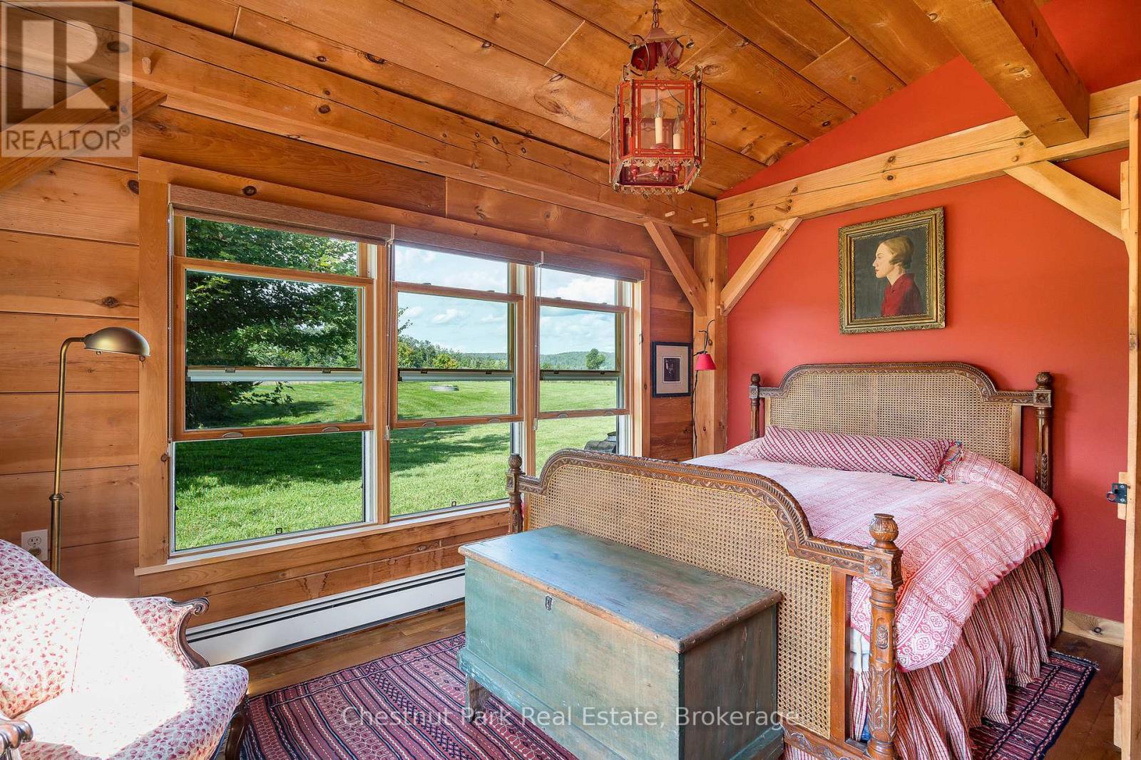 2826 Concession 8 S Nottawasaga, Clearview, ON - Indoor Photo Showing Bedroom