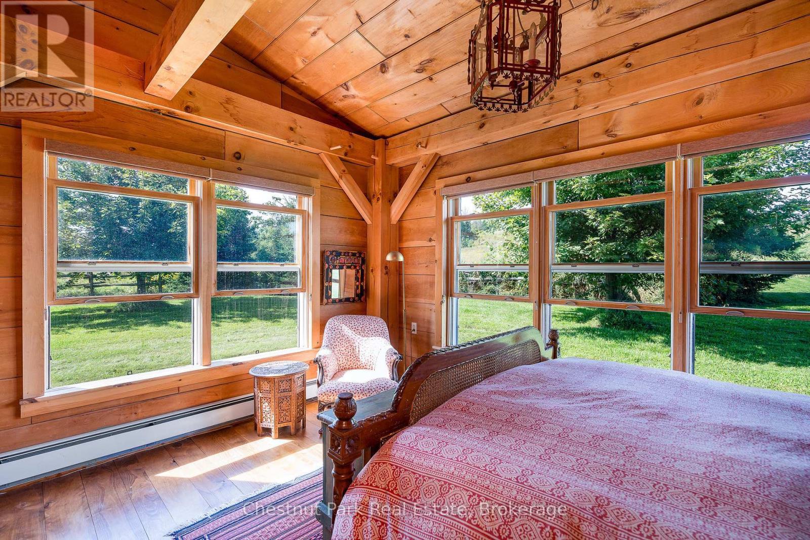 2826 Concession 8 S Nottawasaga, Clearview, ON - Indoor Photo Showing Bedroom