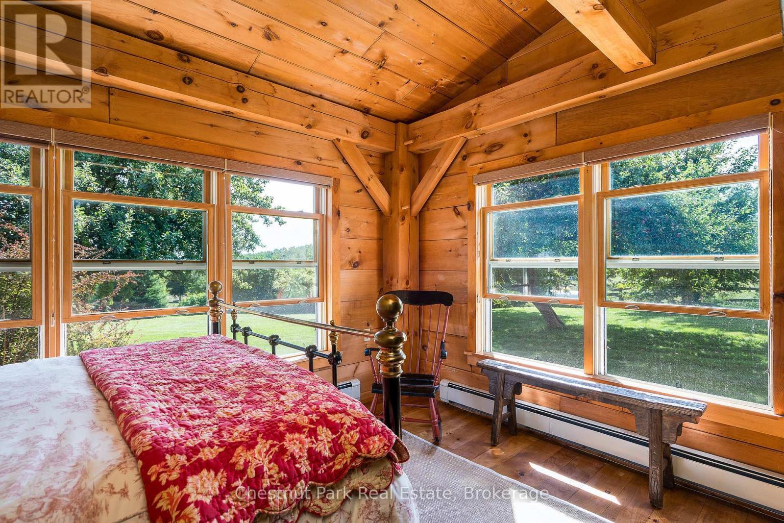 2826 Concession 8 S Nottawasaga, Clearview, ON - Indoor Photo Showing Bedroom